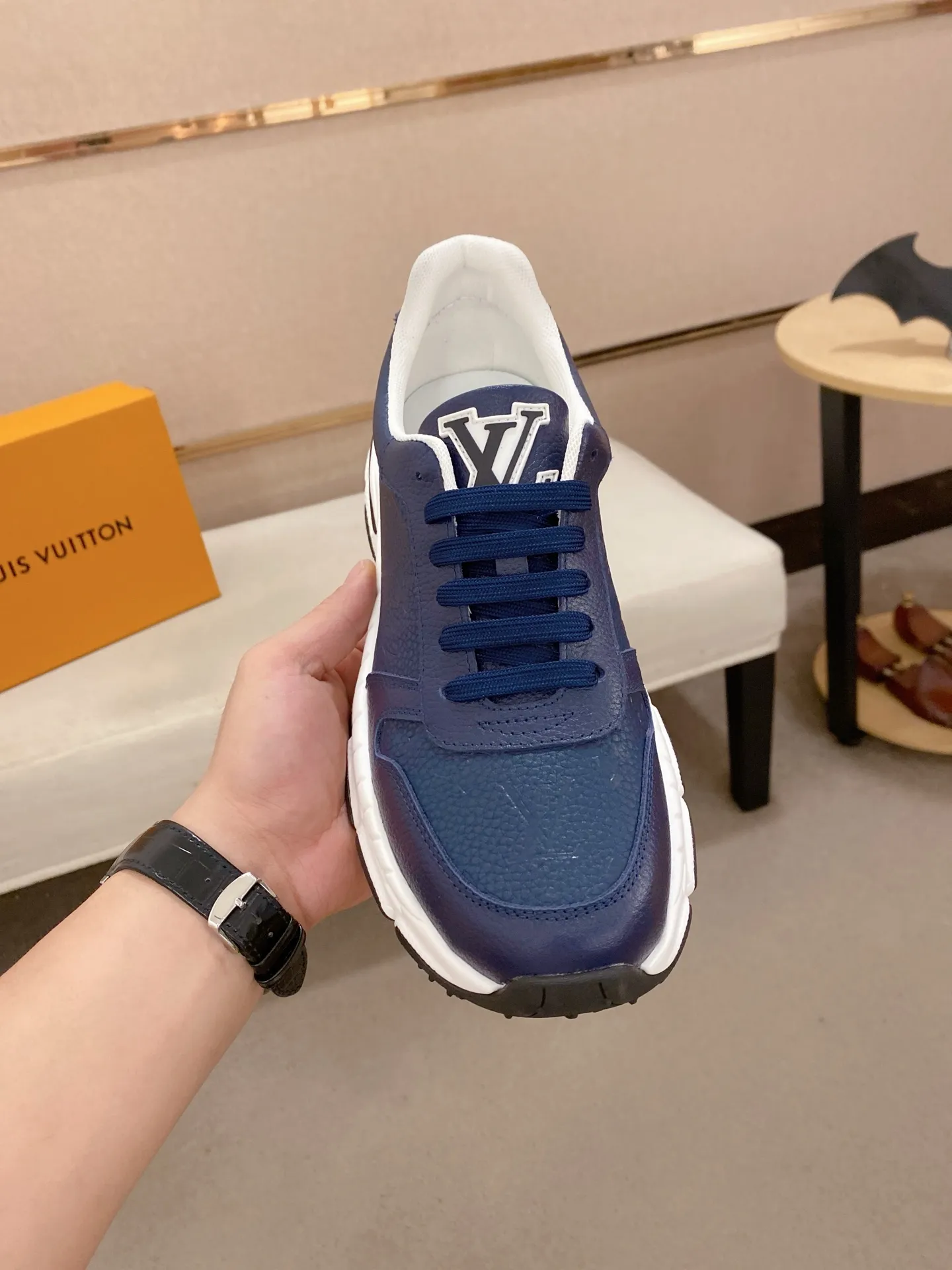 Men's shoes💰 442💰louis vuitton (Louis Vuitton/lv)🔍🔍The new counters are on sale at the same time. The uppers are imported from Italy. ⃣️Re-engraved🇮🇹💪💪, ⚠Sole: The original sole is specially provided by the original factory, the exclusive movable molded sole is super comfortable, ⚠Original and single goods 🔍high quality, you can enter and leave the counter at will, welcome to compare⚠. Code number: 38-44 (45/customized, non-refundable)